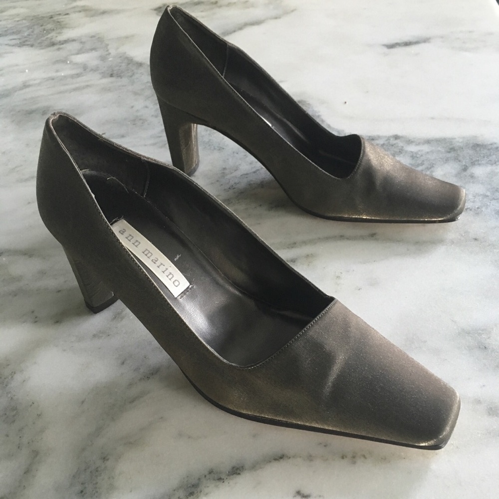 Vintage Ann Merino heels in pewter. Size 7